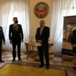 22.10.2020 Sandomierz. Wręczenie nagród Bonum Publicum. Na zdjęciu (od lewej): Wojciech Czerwiec -  przewodniczący Rady Miasta Sandomierza, Marcin Marzec - burmistrz Sandomierza,  prof. Stanisław Adamczak -  przewodniczący komisji konkursowej, Katarzyna Knap-Sawicka - kierownik referatu kultury, promocji  i sportu w urzędzie miasta / Grażyna Szlęzak-Wójcik / Radio Kielce