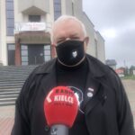 25.10.2020 Nadbrzezie. Uroczystość poświęcenia tablic patrona mostu na Wiśle, bł. ks. Jerzego Popiełuszki. Na zdjęciu: Andrzej Gach - koordynator Wspólnoty Misjonarzy Księdza Jerzego Popiełuszki przy parafii Nawrócenia św. Pawła w Sandomierzu / Grażyna Szlęzak-Wójcik / Radio Kielce