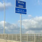 25.10.2020 Nadbrzezie. Tablica patrona mostu na Wiśle, bł. ks. Jerzego Popiełuszki / Grażyna Szlęzak-Wójcik / Radio Kielce