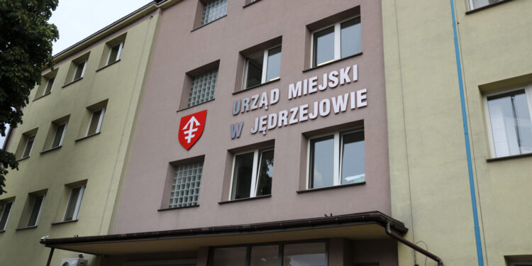 Jędrzejów. Urząd Miejski w Jędrzejowie / Magdalena Blicharska / Radio Kielce