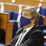 05.10.2020 Kielce. ŚUW. Inauguracja kampanii "Akcja Defibrylacja". Przewodniczący sejmiku Andrzej Pruś / Jarosław Kubalski / Radio Kielce