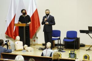 05.10.2020 Kielce. ŚUW. Inauguracja kampanii "Akcja Defibrylacja". Od lewej: Magdalena Sitek i wojewoda Zbigniew Koniusz / Jarosław Kubalski / Radio Kielce