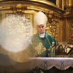 08.10.2020 Kielce. Inauguracja kampanii "Pola Nadziei". Msza święta w katedrze. Biskup Marian Florczyk / Jarosław Kubalski / Radio Kielce