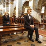 08.10.2020 Kielce. Inauguracja kampanii "Pola Nadziei". Msza święta w katedrze. Od lewej: wicemarszałek Renata Janik i senator Krzysztof Słoń / Jarosław Kubalski / Radio Kielce