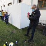 08.10.2020 Kielce. Muzeum Dialogu Kultur. Malowanie na ścianie / Jarosław Kubalski / Radio Kielce