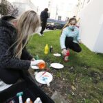 08.10.2020 Kielce. Muzeum Dialogu Kultur. Malowanie na ścianie / Jarosław Kubalski / Radio Kielce