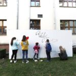 08.10.2020 Kielce. Muzeum Dialogu Kultur. Malowanie na ścianie / Jarosław Kubalski / Radio Kielce