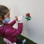 08.10.2020 Kielce. Muzeum Dialogu Kultur. Malowanie na ścianie / Jarosław Kubalski / Radio Kielce