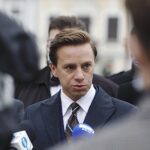 15.10.2020 Kielce. Rynek. Poseł Konfederacji Krzysztof Bosak podczas konferencji prasowej / Jarosław Kubalski / Radio Kielce