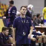 22.10.2020. Kielce. Mecz Ligi Mistrzów Łomża Vive Kielce - Paris Saint Germain. Trener gości Raul Gonzalez / Jarosław Kubalski / Radio Kielce