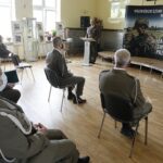 09.10.2020 Kielce. Klub Wojskowy. Dzień rezerwisty. Przemawia szef Wojewódzkiego Sztabu Wojskowego w Kielcach płk Jarosław Molisak / Jarosław Kubalski / Radio Kielce