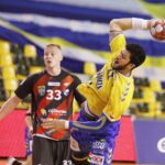 17.10.2020 Kielce. Piłka ręczna. PGNiG Superliga. Mecz Łomża Vive Kielce - Gwardia Opole. Nicolas Tournat / Jarosław Kubalski / Radio Kielce