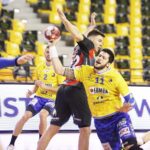 17.10.2020 Kielce. Piłka ręczna. PGNiG Superliga. Mecz Łomża Vive Kielce - Gwardia Opole. Nicolas Tournat / Jarosław Kubalski / Radio Kielce