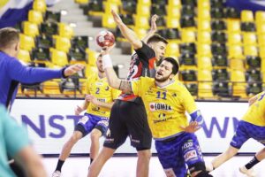 17.10.2020 Kielce. Piłka ręczna. PGNiG Superliga. Mecz Łomża Vive Kielce - Gwardia Opole. Nicolas Tournat / Jarosław Kubalski / Radio Kielce