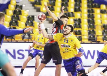 17.10.2020 Kielce. Piłka ręczna. PGNiG Superliga. Mecz Łomża Vive Kielce - Gwardia Opole. Nicolas Tournat / Jarosław Kubalski / Radio Kielce
