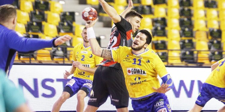 17.10.2020 Kielce. Piłka ręczna. PGNiG Superliga. Mecz Łomża Vive Kielce - Gwardia Opole. Nicolas Tournat / Jarosław Kubalski / Radio Kielce