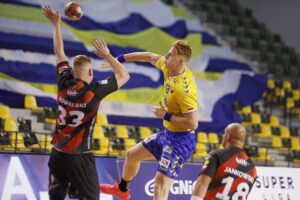 17.10.2020 Kielce. Piłka ręczna. PGNiG Superliga. Mecz Łomża Vive Kielce - Gwardia Opole. Tomasz Gębala / Jarosław Kubalski / Radio Kielce