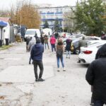 21.10.2020 Kielce. Koronawirus. Kolejka do punktu wymazowego przy ulicy Wesołej / Jarosław Kubalski / Radio Kielce