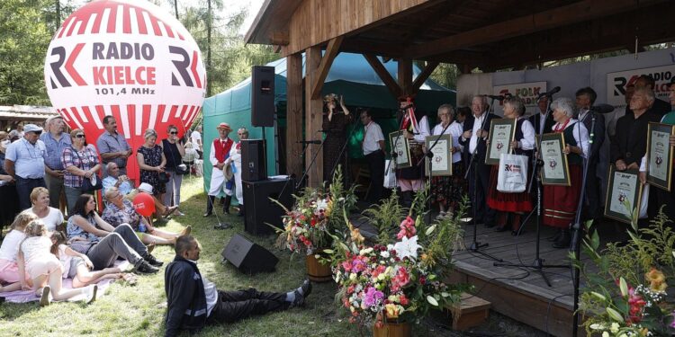 30.08.2020. Tokarnia. Gala finałowa konkursu „Jawor - u źródeł kultury” / Jarosław Kubalski / Radio Kielce