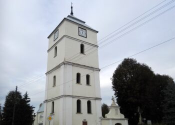 22.10.2020. Ćmielów. Dzwonnica, na której umieszczona zostanie tablica pamiątkowa poświęcona Jackowi Małachowskiemu / Emilia Sitarska / Radio Kielce