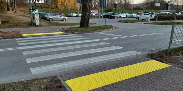 Specjalnie oznakowane przejście dla pieszych na ulicy Ściegiennego w Kielcach / MZD Kielce
