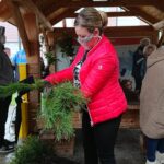 17.10.2020. Ćmielów. Akcja „515 sadzonek drzew z okazji 515. rocznicy nadania praw miejskich” / Emilia Sitarska / Radio Kielce