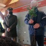 17.10.2020. Ćmielów. Akcja „515 sadzonek drzew z okazji 515. rocznicy nadania praw miejskich” / Emilia Sitarska / Radio Kielce