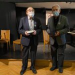 08.10.2020 Warszawa. Wręczenie Srebrnych Medali „Zasłużony Kulturze Gloria Artis”. Na zdjęciu (od lewej): Stanisław Nyczaj i Bogdan Bartnikowski – laureaci Srebrnych Medali „Zasłużony Kulturze Gloria Artis” / Paweł Nyczaj