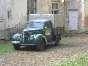 Końskie. Kolekcja zabytkowych samochodów Adama Kwiela. Na zdjęciu: 1939 Ford typ 922A / archiwum Adam Kwiel