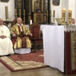 08.10.2020. Sandomierz. 200-lecie Wyższego Seminarium Duchownego w Sandomierzu. Na zdjęciu (od lewej): abp Wacław Depo - metropolita częstochowski, abp Stanisław Budzik - metropolita lubelski. / Grażyna Szlęzak-Wójcik / Radio Kielce