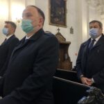 08.10.2020. Sandomierz. 200-lecie Wyższego Seminarium Duchownego w Sandomierzu. Na zdjęciu (od lewej): Marcin Marzec - burmistrz Sandomierza, poseł PiS Marek Kwitek, Wojciech Czerwiec - przewodniczący rady miasta / Grażyna Szlęzak-Wójcik / Radio Kielce