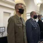 08.10.2020. Sandomierz. 200-lecie Wyższego Seminarium Duchownego w Sandomierzu. Na zdjęciu (od lewej): ppłk Artur Gołębiowski - komendant WKU w Sandomierzu, Ryszard Komański - komendant Powiatowej Komendy Policji w Sandomierzu / Grażyna Szlęzak-Wójcik / Radio Kielce