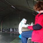 26.10.2020. Opatów. Namiot żołnierzy WOT do pobrania wymazów / Emilia Sitarska / Radio Kielce