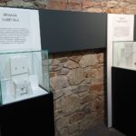 17.10.2020. Opatów. Podziemna Trasa Turystyczna. Wystawa „Złoty Wiek Opatowa” / Emilia Sitarska / Radio Kielce