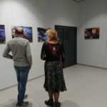 24.10.2020 Ostrowiec Św. Wystawa "Fascynacje" Dominiki Anny Jakubowskiej-Juszczak w Galerii Fotografii MCK / Emilia Sitarska / Radio Kielce