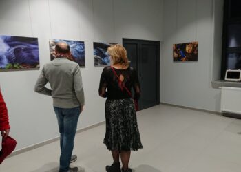 24.10.2020 Ostrowiec Św. Wystawa "Fascynacje" Dominiki Anny Jakubowskiej-Juszczak w Galerii Fotografii MCK / Emilia Sitarska / Radio Kielce