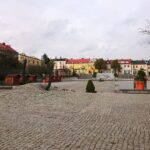 18.10.2020. Ostrowiec Św. Spacer "Wokół ostrowieckiego Rynku" z Centrum Krajoznawczo-Historycznym im. prof. Mieczysława Radwana / Emilia Sitarska / Radio Kielce