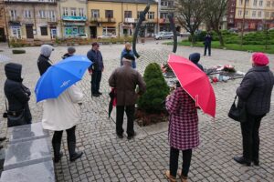 18.10.2020. Ostrowiec Św. Spacer "Wokół ostrowieckiego Rynku" z Centrum Krajoznawczo-Historycznym im. prof. Mieczysława Radwana / Emilia Sitarska / Radio Kielce