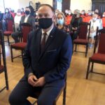 13.10.2020. Sandomierz. 50 ratowników medycznych zostało wyróżnionych honorowymi odznakami przez wojewodę świętokrzyskiego / Grażyna-Szlęzak-Wójcik / Radio Kielce