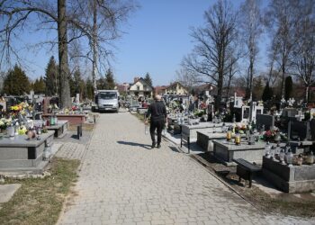 07.04.2020. Kielce. Cmentarz na Piaskach / Wiktor Taszłow / Radio Kielce