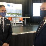 13.10.2020. Sandomierz. Konferencja dotycząca inwestycji przeciwpowodziowych. Na zdjęciu (od lewej): Radosław Radoń, wicedyrektor Regionalnego Zarządu Gospodarki Wodnej w Krakowie oraz Marek Kwitek - poseł PiS / Grażyna Szlęzak-Wójcik / Radio Kielce