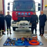 03.10.2020. Sandomierz. Przekazanie zestawu hydraulicznego dla OSP w Złotej