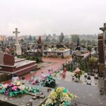 17.10.2020. Szewna. Spacer krajoznawczo-historyczny po cmentarzu szewieńskim / Emilia Sitarska / Radio Kielce