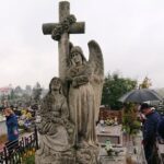 17.10.2020. Szewna. Spacer krajoznawczo-historyczny po cmentarzu szewieńskim / Emilia Sitarska / Radio Kielce