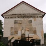 17.10.2020. Szewna. Spacer krajoznawczo-historyczny po cmentarzu szewieńskim / Emilia Sitarska / Radio Kielce