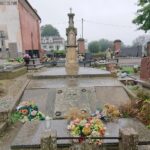 17.10.2020. Szewna. Spacer krajoznawczo-historyczny po cmentarzu szewieńskim / Emilia Sitarska / Radio Kielce