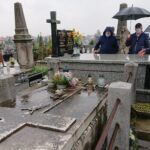 17.10.2020. Szewna. Spacer krajoznawczo-historyczny po cmentarzu szewieńskim / Emilia Sitarska / Radio Kielce