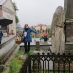 17.10.2020. Szewna. Spacer krajoznawczo-historyczny po cmentarzu szewieńskim / Emilia Sitarska / Radio Kielce