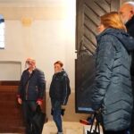 17.10.2020. Szewna. Spacer krajoznawczo-historyczny po cmentarzu szewieńskim / Emilia Sitarska / Radio Kielce