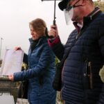 17.10.2020. Szewna. Spacer krajoznawczo-historyczny po cmentarzu szewieńskim / Emilia Sitarska / Radio Kielce